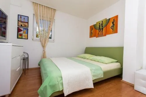 Guest house Apartment Mika 3 Okrug Gornji
